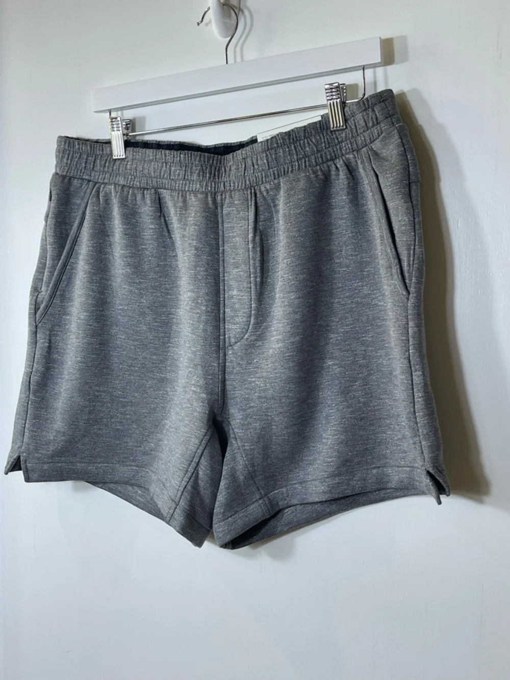 Men’s America Eagle 24/7 Gray Jogger Short Above the Knee size M